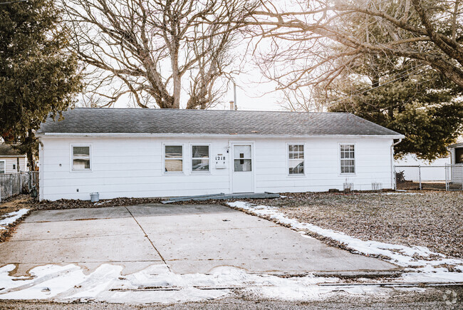 Building Photo - 1218 Lorraine St