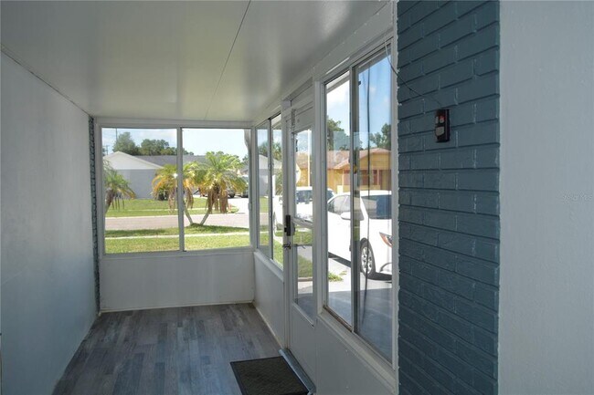 Foto del edificio - 8201 Donaldson Dr