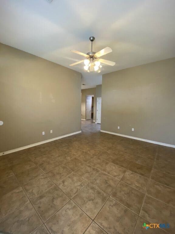 Foto del edificio - 816 Twin Oaks Dr