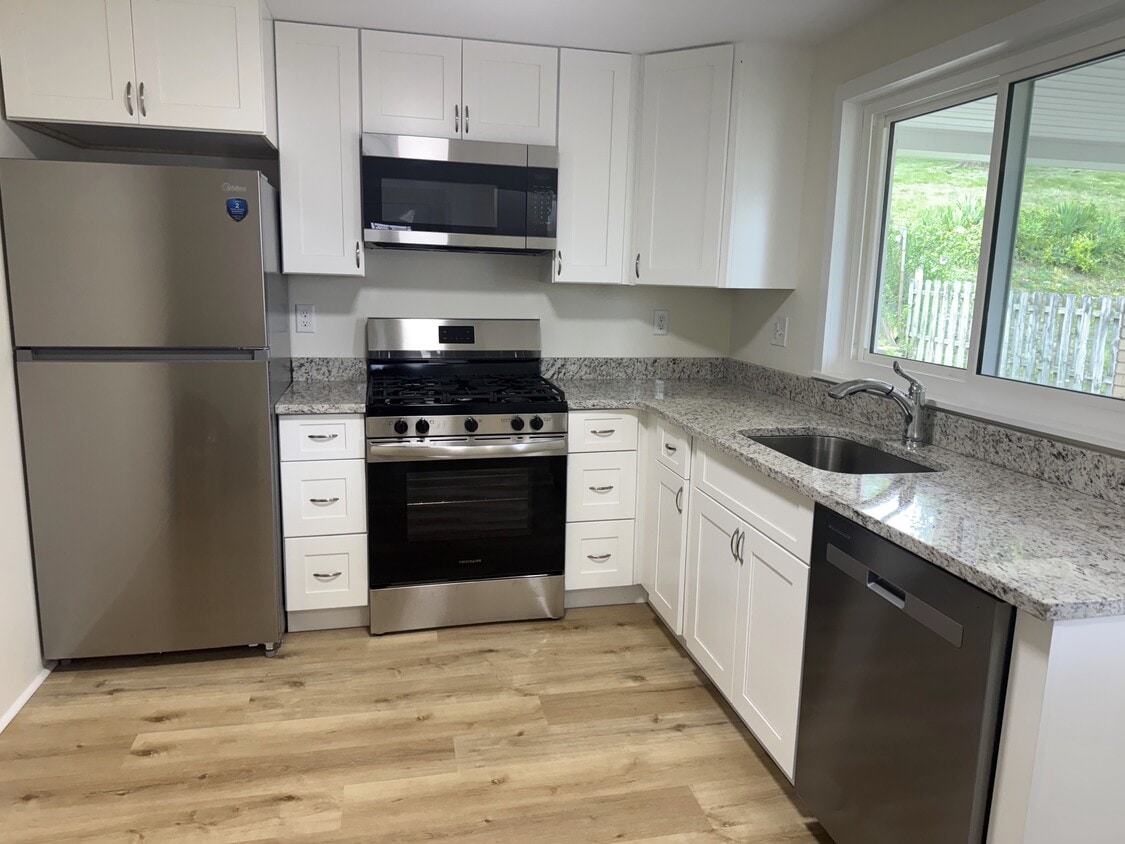 Primary Photo - 150 Bost Dr