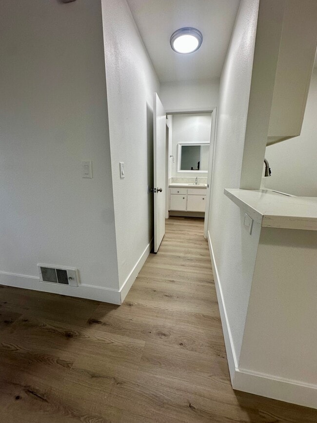 Foto del edificio - 18414 Collins St