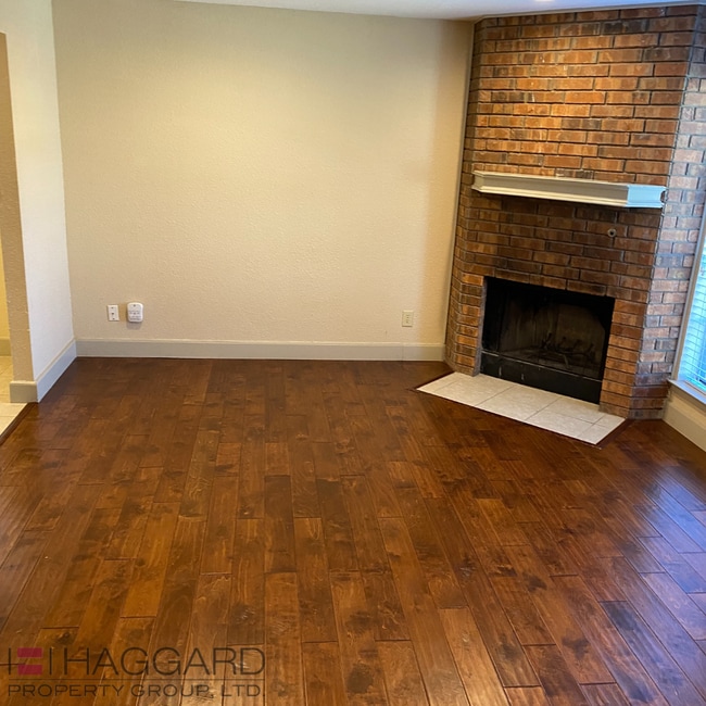 Building Photo - 3 bedroom 2.5 bathroom Duplex