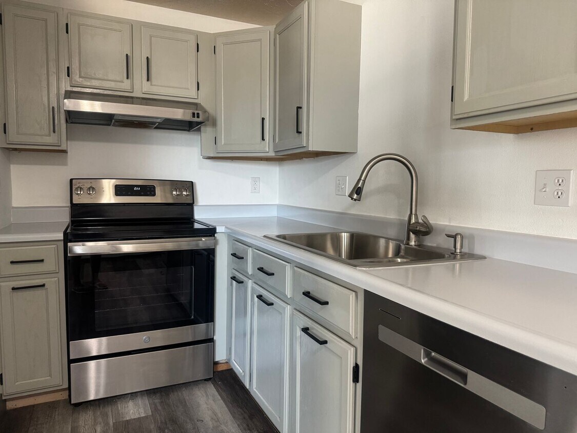 Primary Photo - 108 E Madison Ave