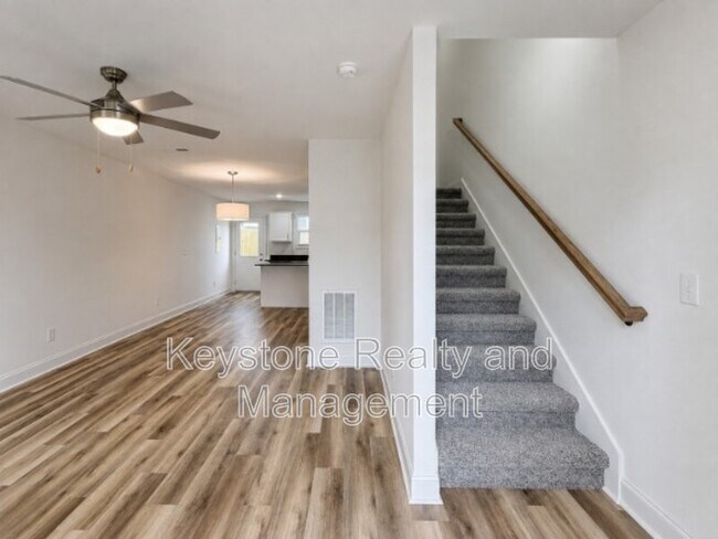 Building Photo - 919 Martin St