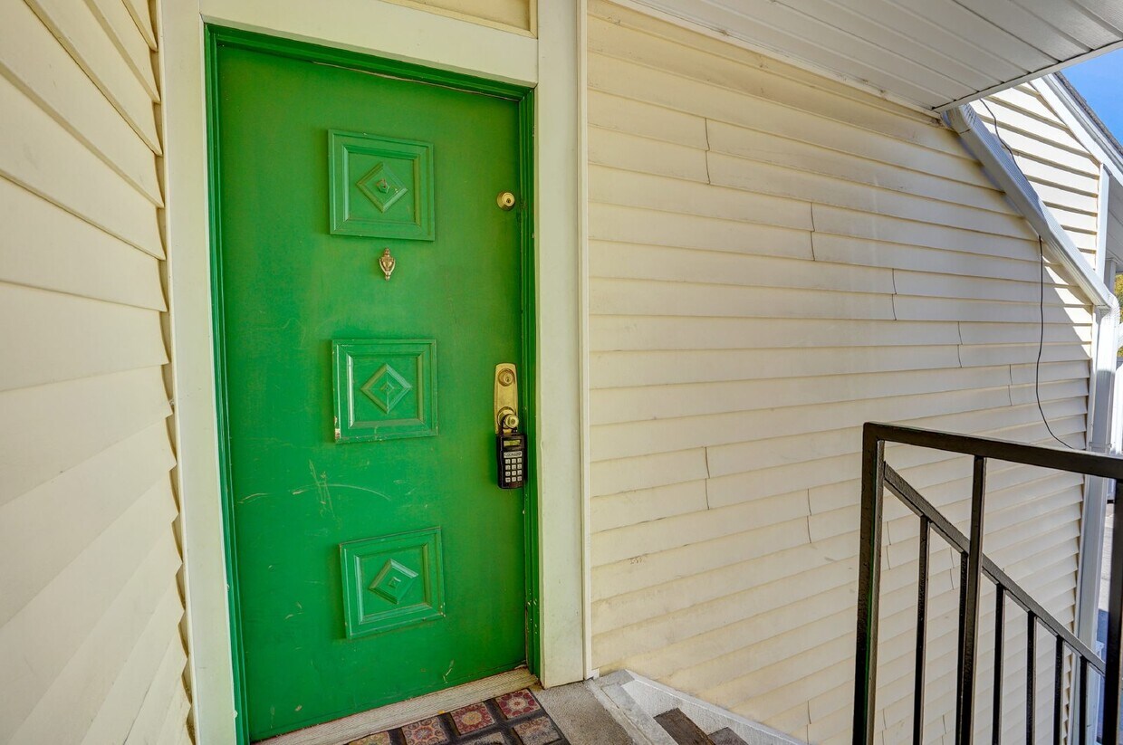 Foto principal - $1,575 - 2 Bed, 2 Bath Condo in Denver wit...