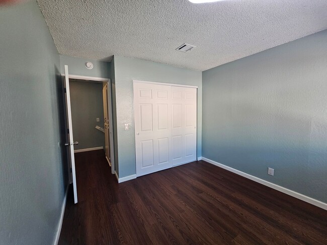 Foto del edificio - Sunny and Bright 2 Bedroom Townhouse in Vallejo CA