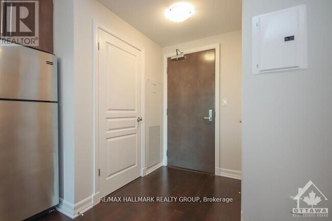 Building Photo - 238 Besserer St