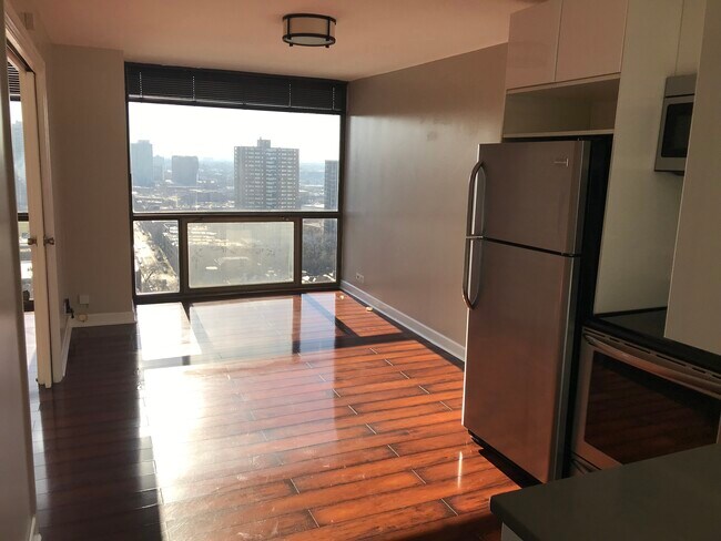 Foto del edificio - 4343 N CLARENDON Ave