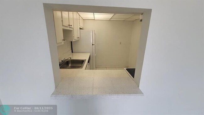 Foto del edificio - 4374 NW 9th Ave