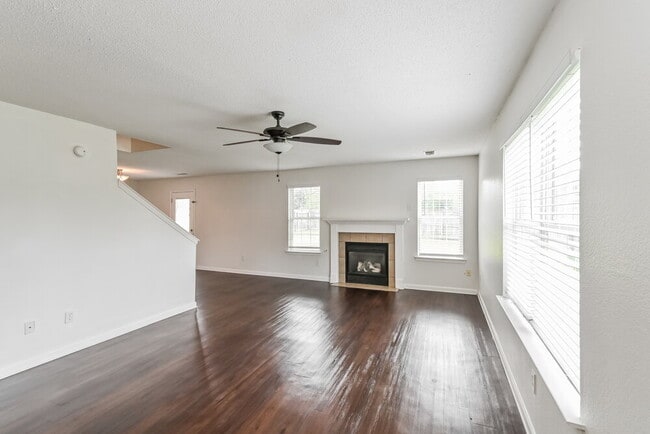Building Photo - 7338 Green Ash Dr