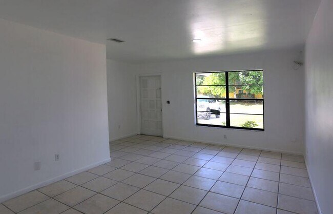 Foto del edificio - 787 Lantern Tree Ln