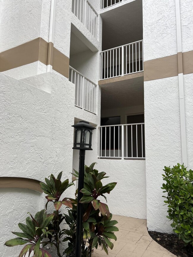 Foto del edificio - 7370 Orangewood Ln