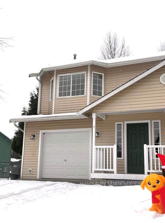 Primary Photo - Newly Renovated 3 bedroom 2.5 bath home in...