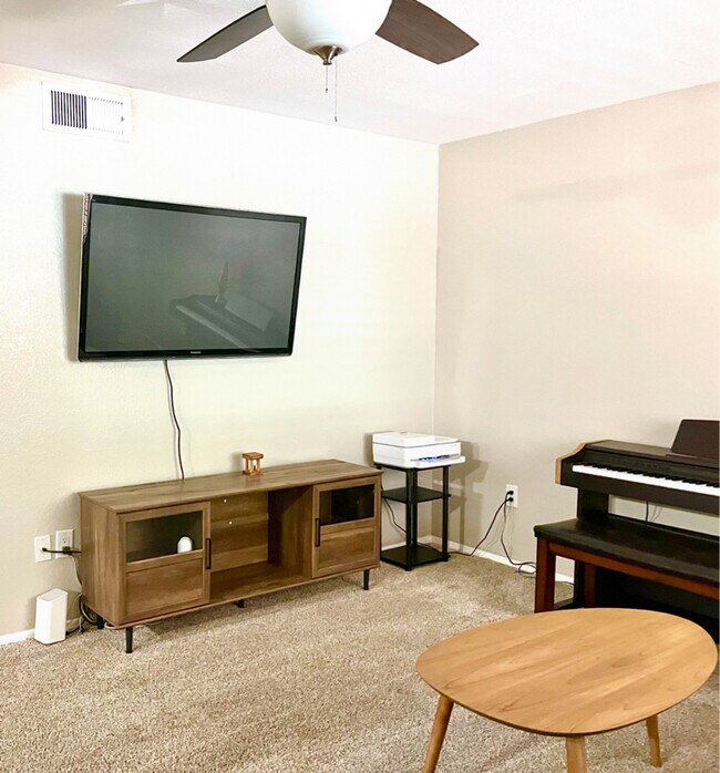 Foto del edificio - 1014 E Spence Ave