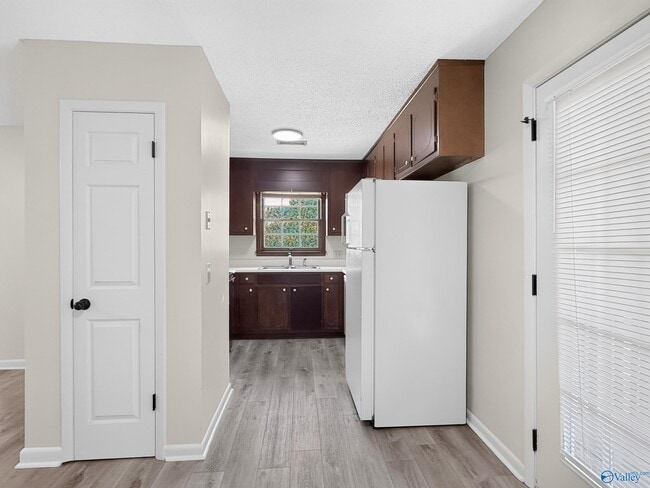Foto del edificio - 6209 Friar Tuck Dr NW