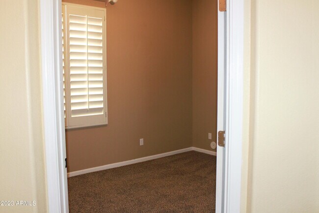 Building Photo - 714 E Hampton Ct