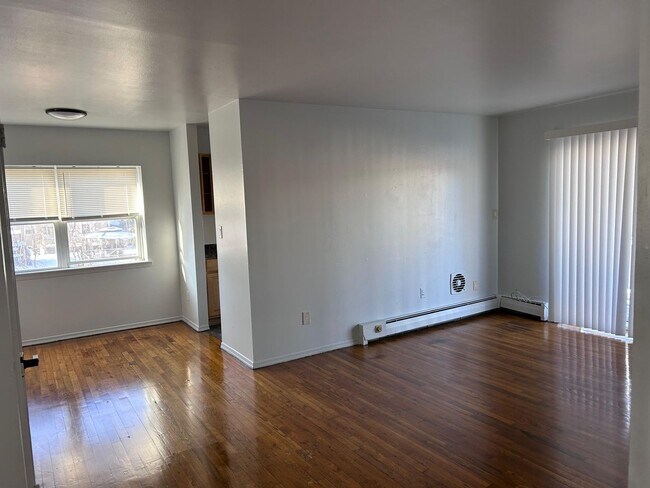 Building Photo - Kingsley Apartments