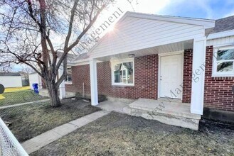 Building Photo - 452 E Lambourne Ave