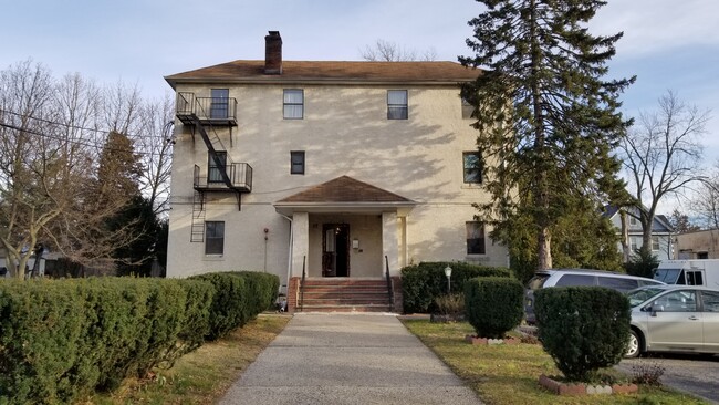Foto del edificio - 57 Brookway Ave