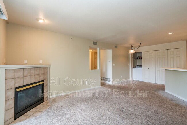 Building Photo - 33 S Boulder Cir