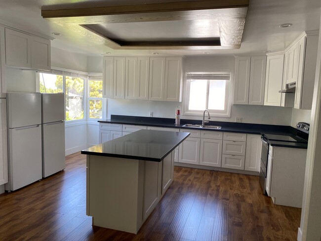 Building Photo - 15488 Del Gado Dr