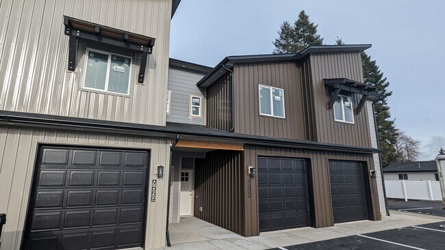 Building Photo - Brand New 3 Bedroom 2 1/2 bathroom Hayden ...