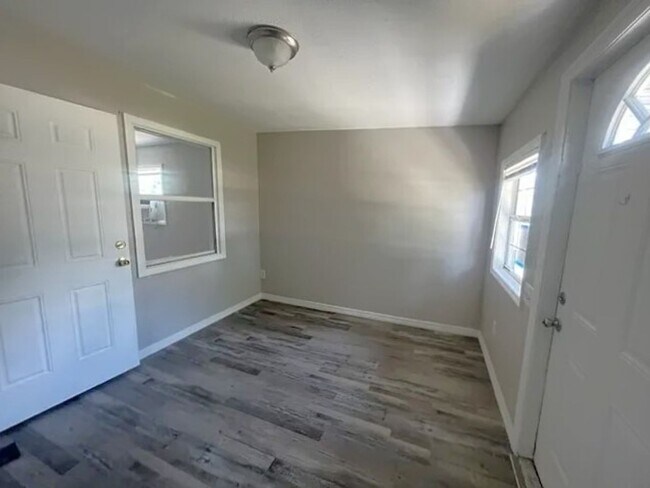 Building Photo - COMING SOON!!! Charming 3 Bedroom 1 Bathroom Home in Punta Gorda!