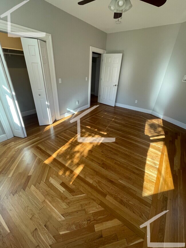 Building Photo - 166 Hampshire St