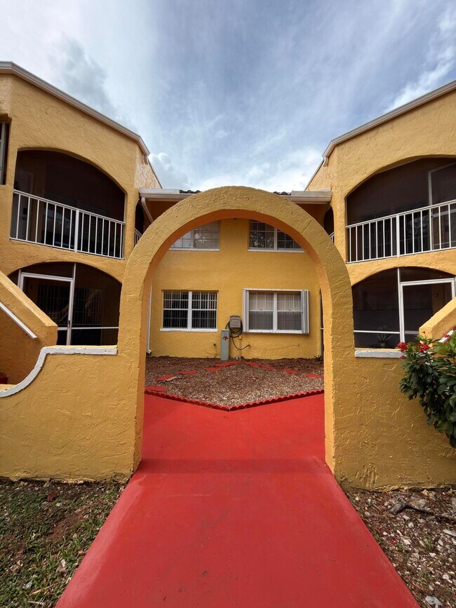 Building Photo - 15605 SW 74th Cir Dr