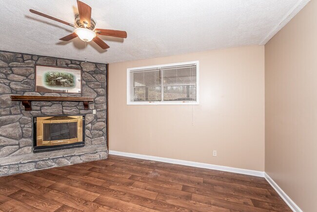 Foto del edificio - 5040 Loren Ln