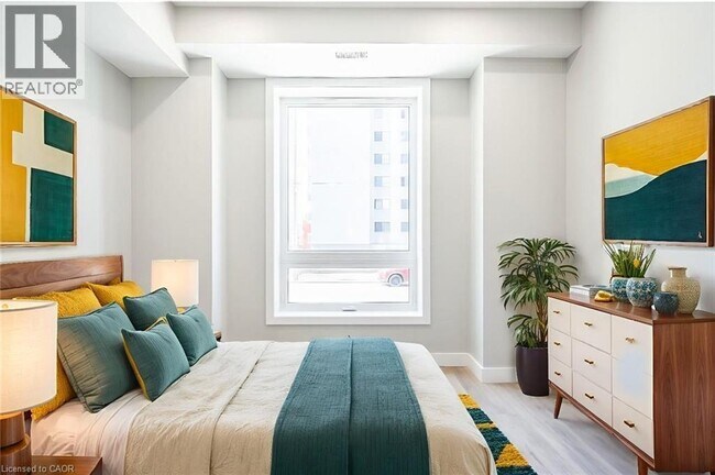 Photo du bâtiment - 102 Wellington St N