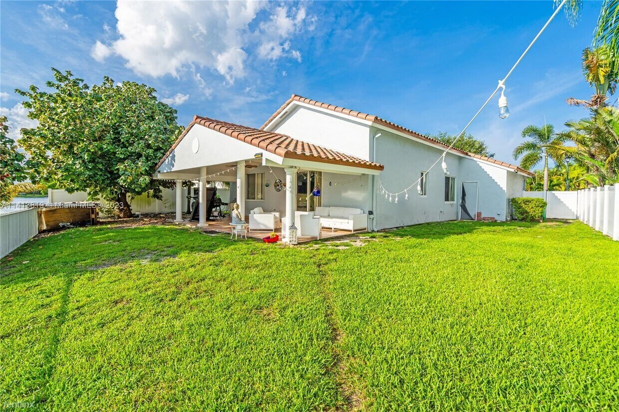 Foto del edificio - 3 br, 2 bath House - 5140 SW 134th Ave