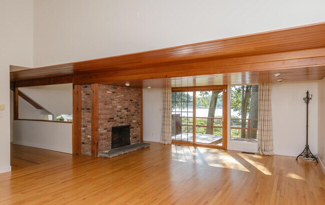 Building Photo - 1 Pine Point