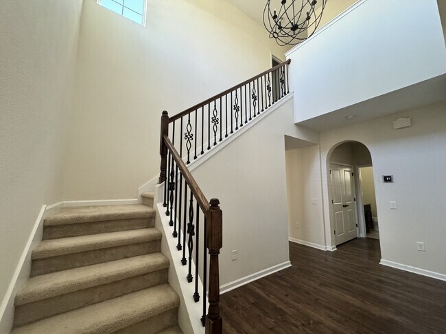 Foto del edificio - Apply now gets 15-Days rent for FREE!  3-Bed Home plus a Office room with Granite Touches & Spaci...