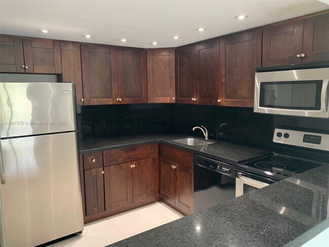 Foto del edificio - 16851 NE 23rd Ave
