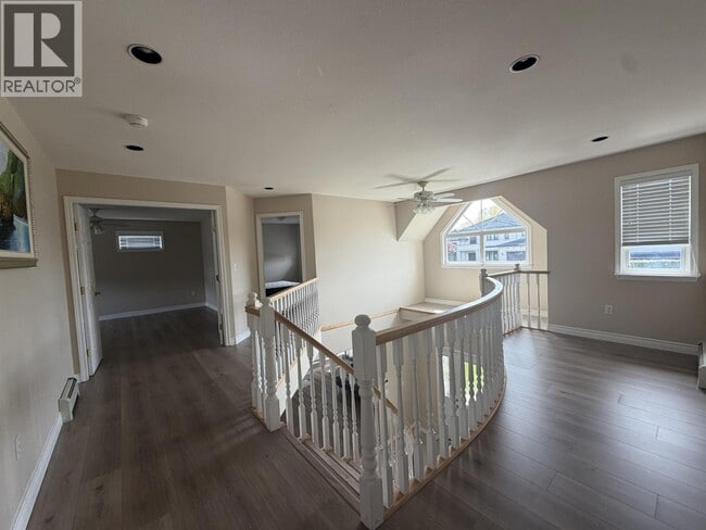 Building Photo - 9228 Pinewell Crescent