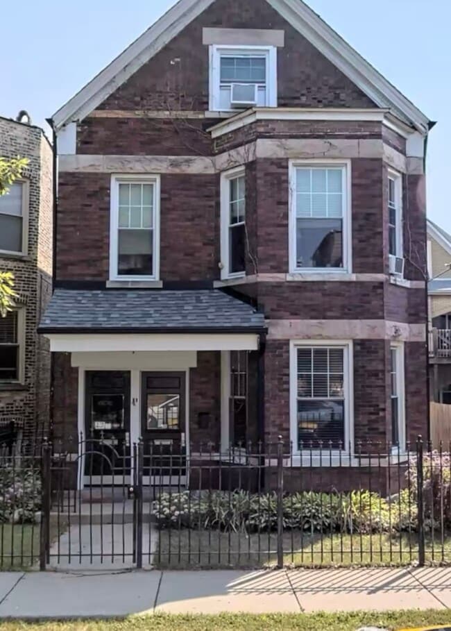 Building Photo - 3235 N Monticello Ave