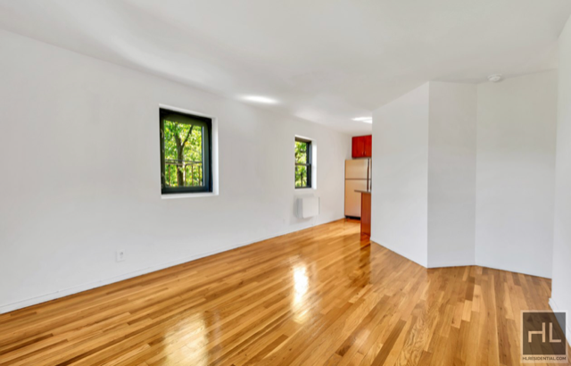 Building Photo - No Fee Studio in Bayside