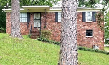 Building Photo - 428 21st Ave NE