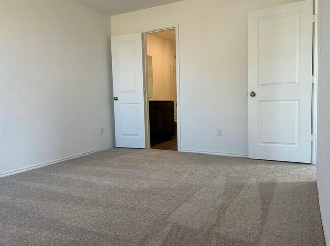 Foto del edificio - 2413 Windrow Ln