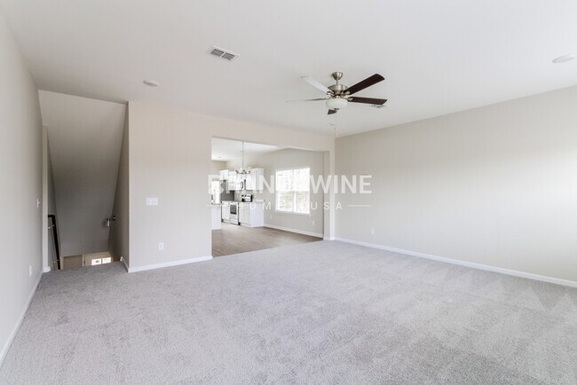 Building Photo - NEW LOWER RENTAL RATE LEASING SPECIAL: Rec...