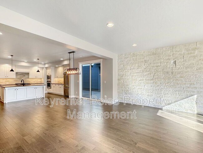 Foto del edificio - 4326 E Parkcenter Blvd