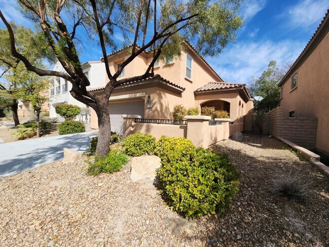 Building Photo - Beautiful 2-Story Home in Summerlin commun...