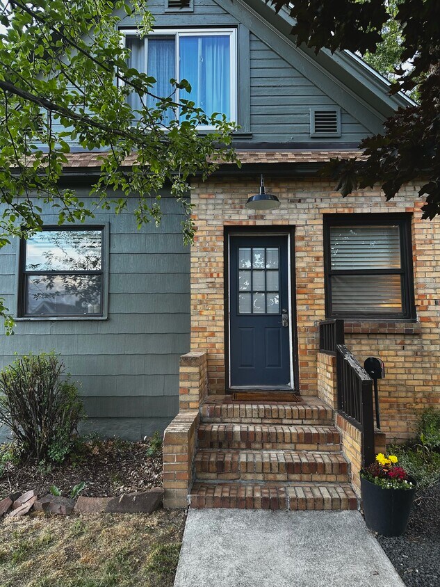 Primary Photo - 426 Lewis St