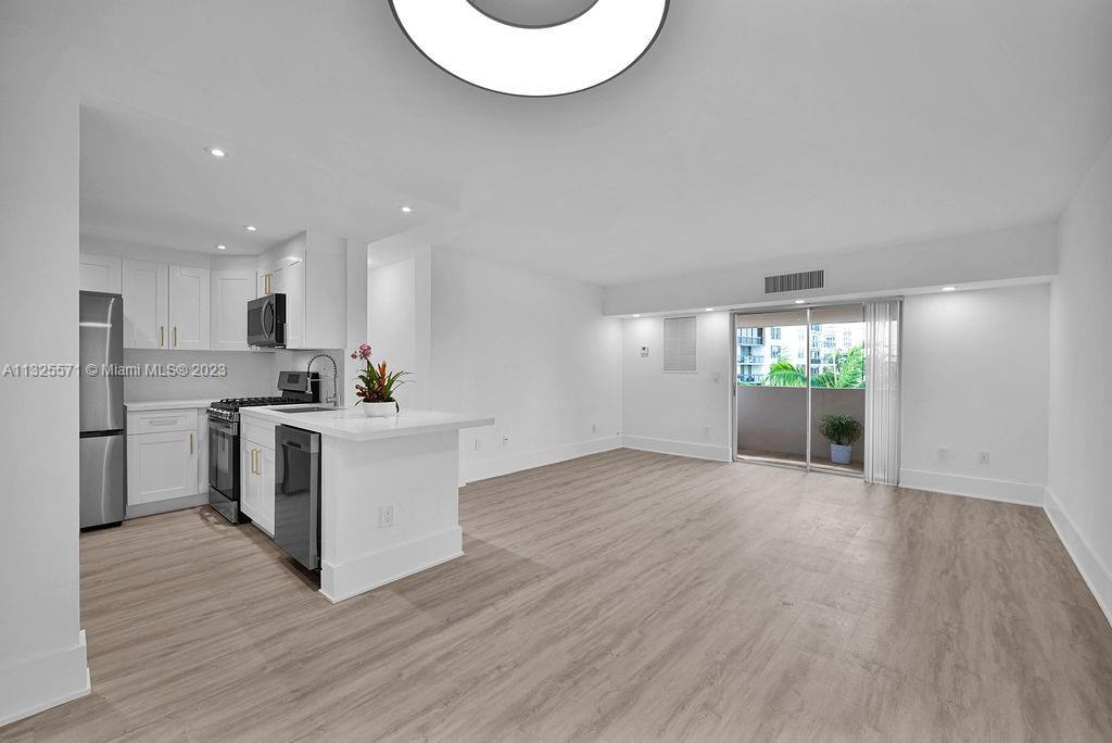 Primary Photo - 2201 Brickell Ave