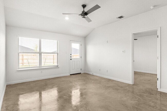 Foto del edificio - 912 Cherry Laurel Ln