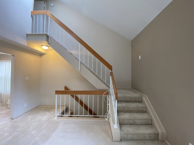 Building Photo - 1716B Ralston Dr