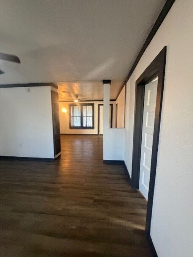 Foto del edificio - Beautifully Remodeled 3 Bedroom, 1 Bath Home – Move-In Ready!