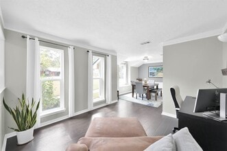 Building Photo - 223 Birchwood Dr