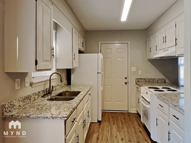 Foto del edificio - 2241 Thornfield Rd